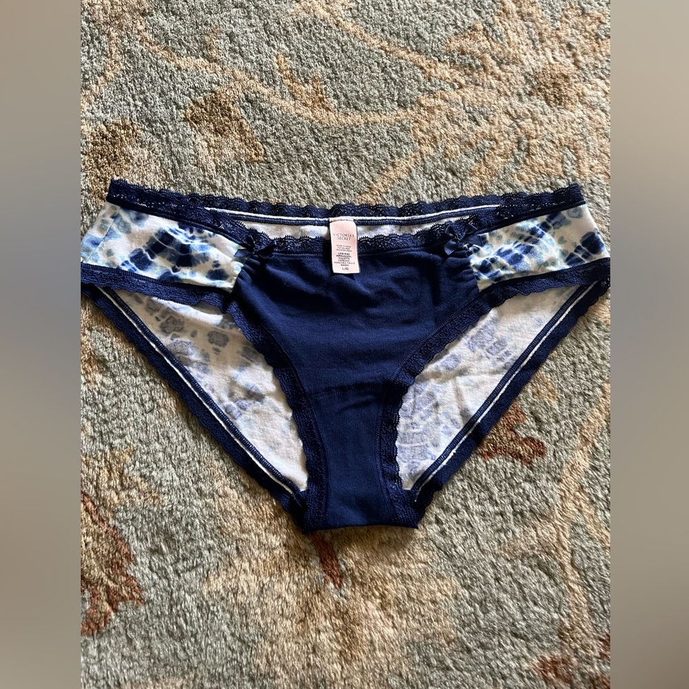 Victorias Secret Navy and Tie-Dye Lace Trim low-rise hip hugger Panties
